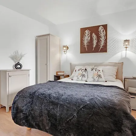 Le Ptit Paradis, Piscine - Tennis 公寓 *