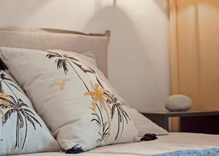 Le Ptit Paradis, Piscine - Tennis 雷以桑布尔