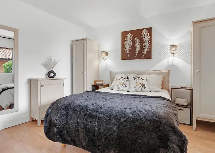 Le Ptit Paradis, Piscine - Tennis 公寓 *